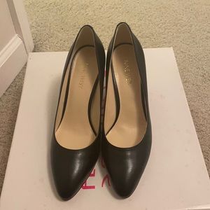 Nine West black leather pumps